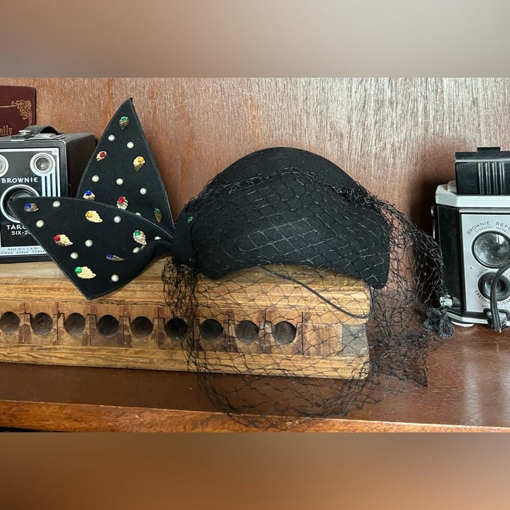 Vintage Merrimac Hat Corp Veil & Jewel Hat Wool USA 1940’s Derby